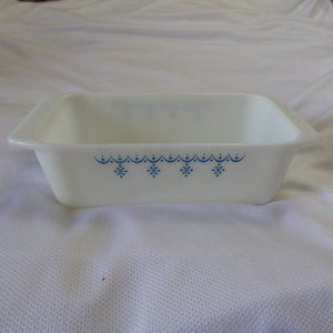 Pyrex White Blue Snowflake Garland Loaf Pan #913